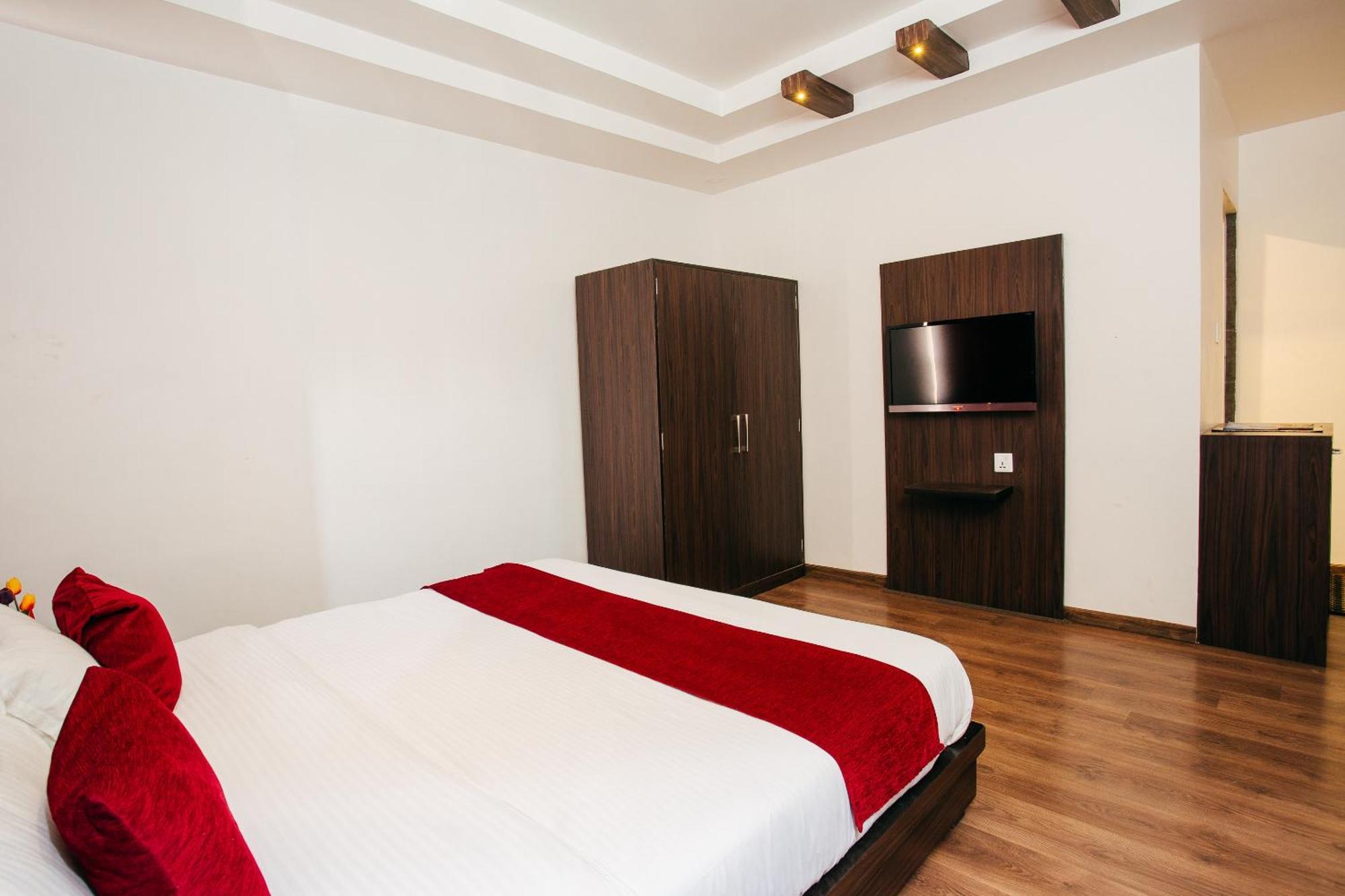 Oyo 11474 Gangaur Regency Boutique Hotel Kathmandu Exterior photo